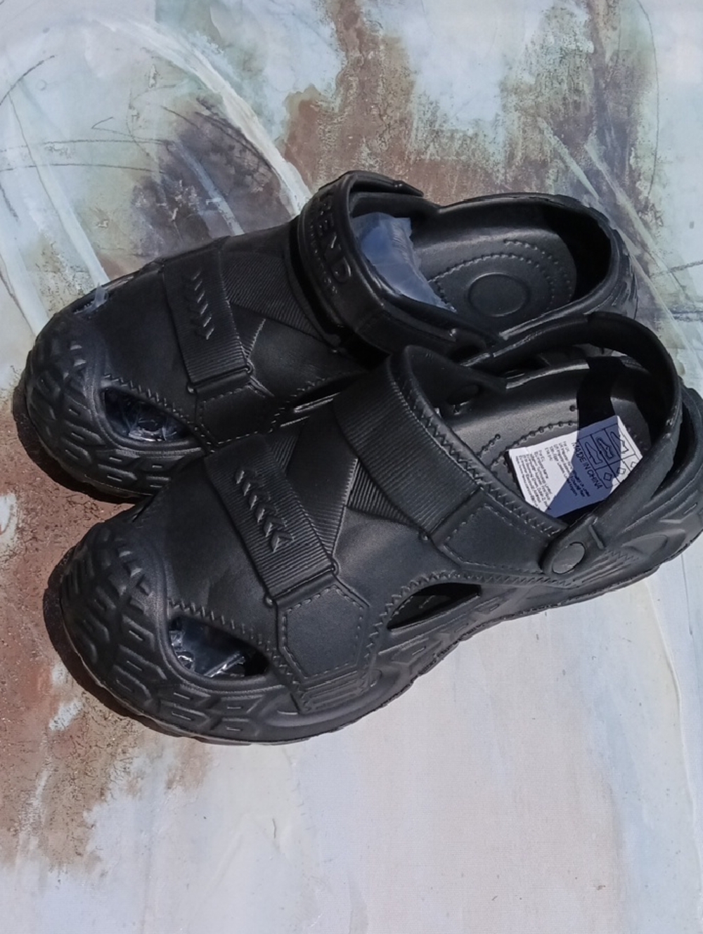 Men's Black Clogs, by Trend.